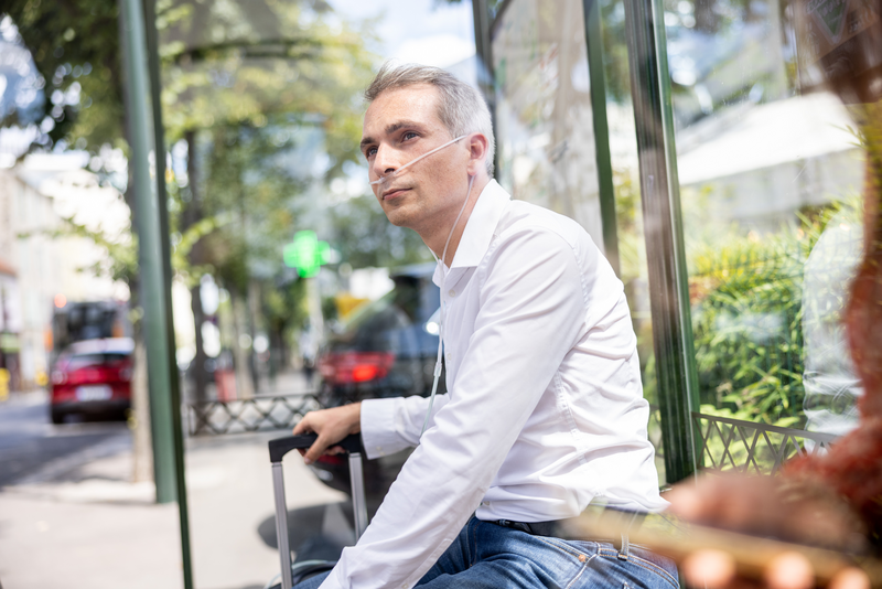 Oxygen therapy in adults - male at the bus station 1