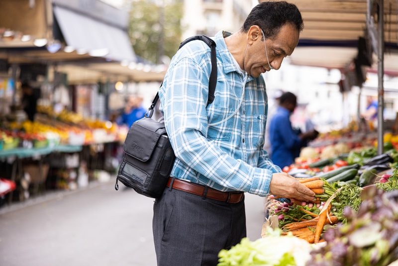 Oxygen therapy in ederly patients - male doing groceries 8