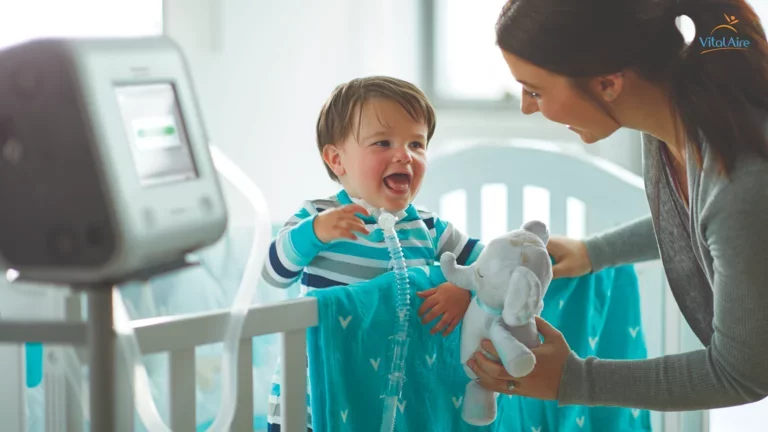 Criança com traqueostomia submetida a ventilação mecânica invasiva