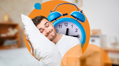 Imagem de um homem dormindo com desenho de despertador como plano de fundo