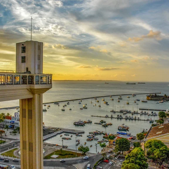 Imagem do cartão postal de Salvador, elevador Lacerda.